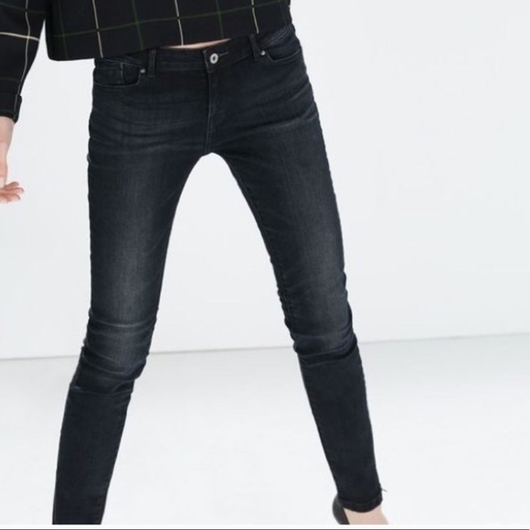 Zara Mid Rise Skinny fit 1975 Denim size 8